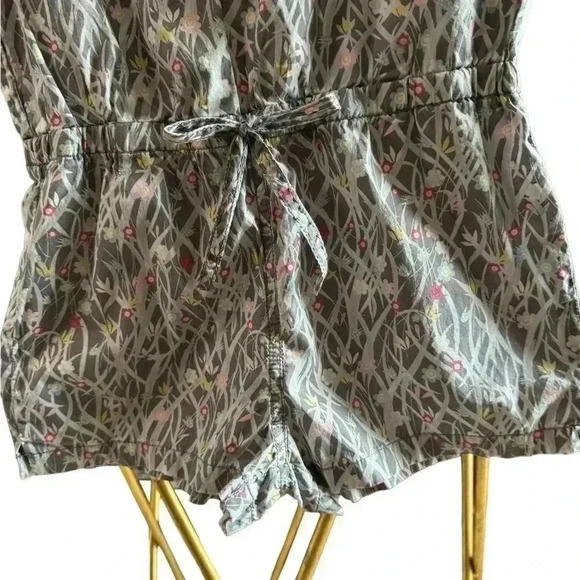 Peek - Picture 2 of 9